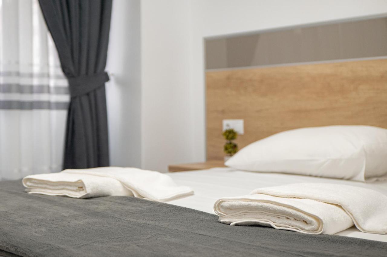 Luxury Ultracentral Питещ Екстериор снимка